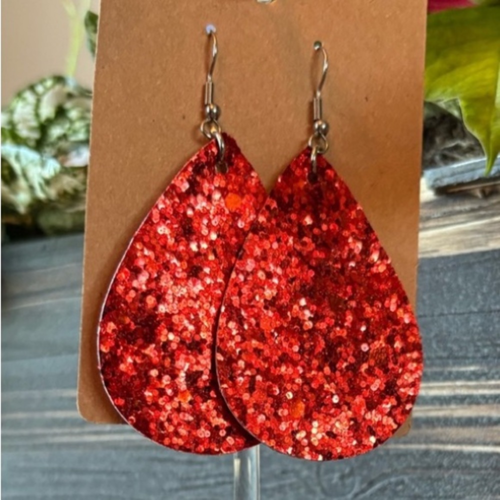 ♥️💖 Sparkly Red Glitter Tear Drop Earrings Holiday Cheer
